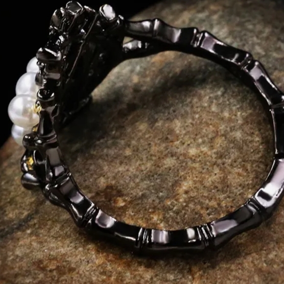 Size 9 Faux Pearl Ring - Picture 5 of 7